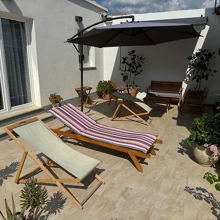 Beach House Oasis Villa Livak Каштела Экстерьер фото