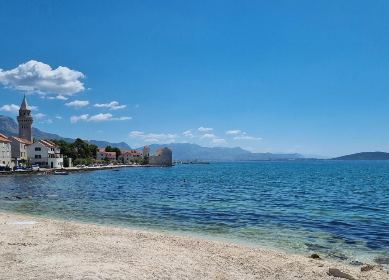 Beach House Oasis Villa Livak Каштела Экстерьер фото