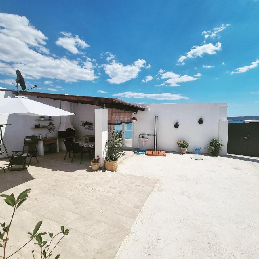 Beach House Oasis Villa Livak Каштела Экстерьер фото