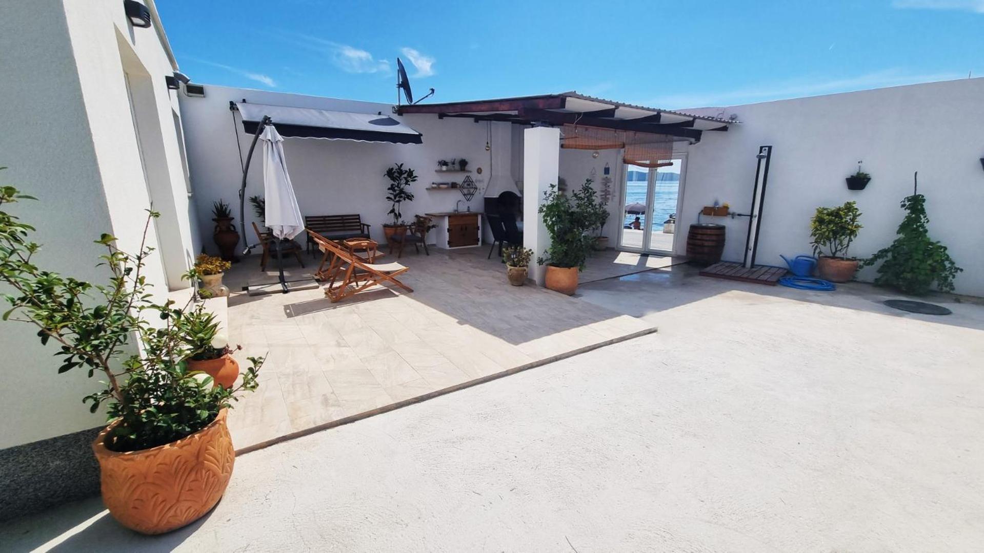 Beach House Oasis Villa Livak Каштела Экстерьер фото