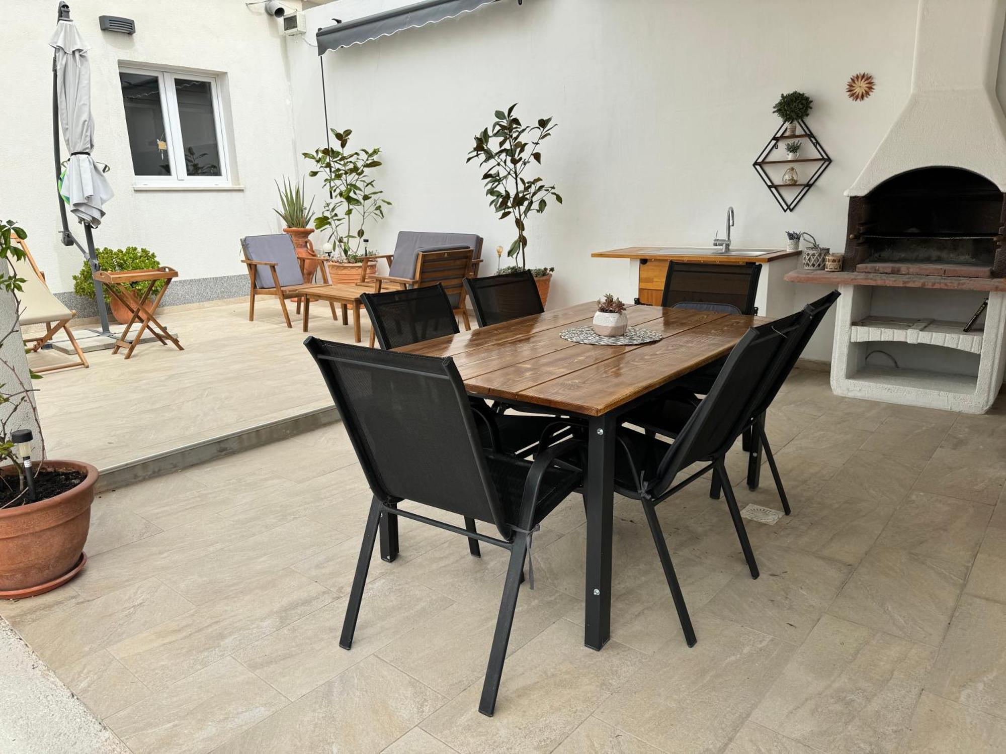Beach House Oasis Villa Livak Каштела Экстерьер фото