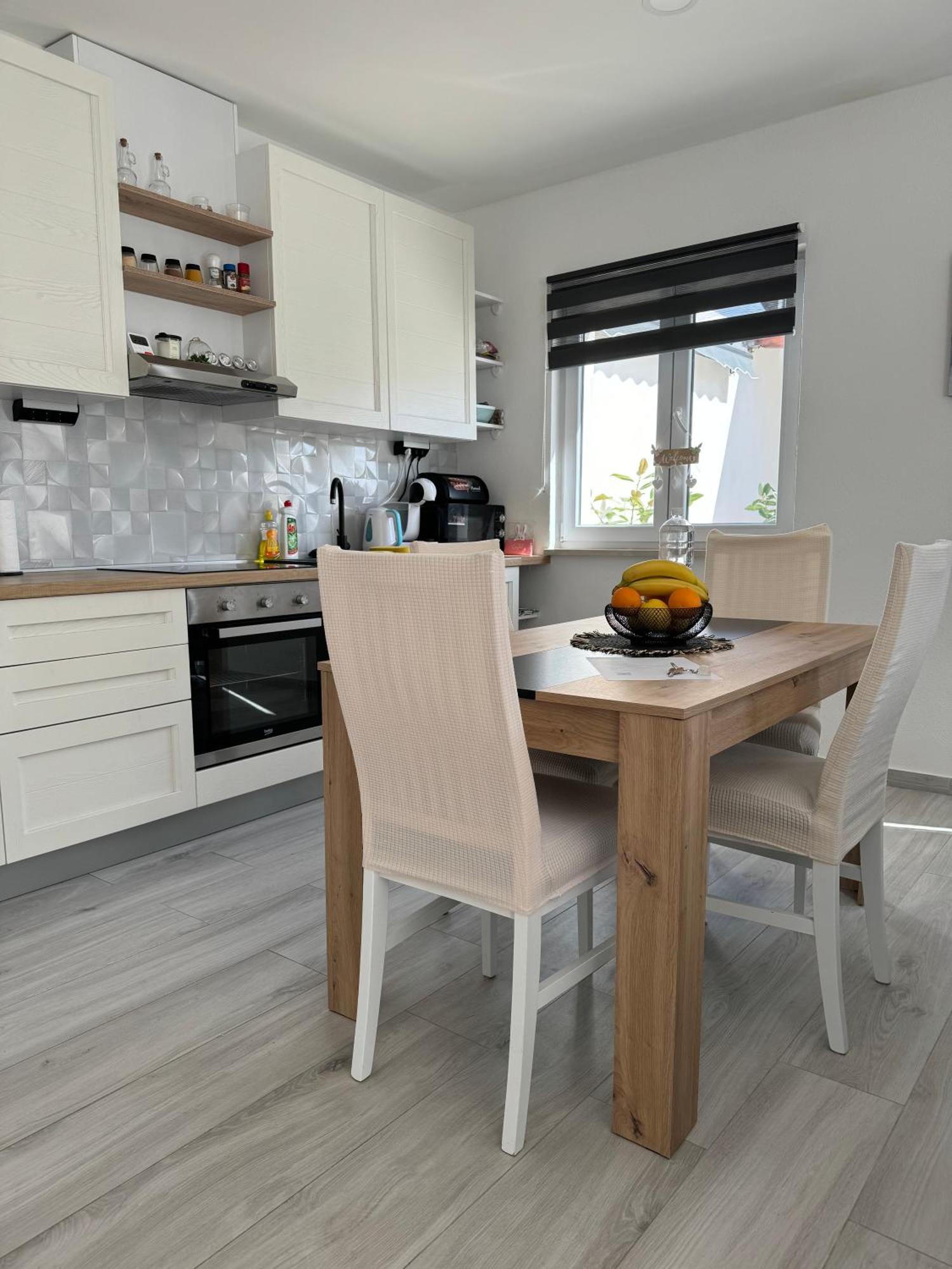 Beach House Oasis Villa Livak Каштела Экстерьер фото
