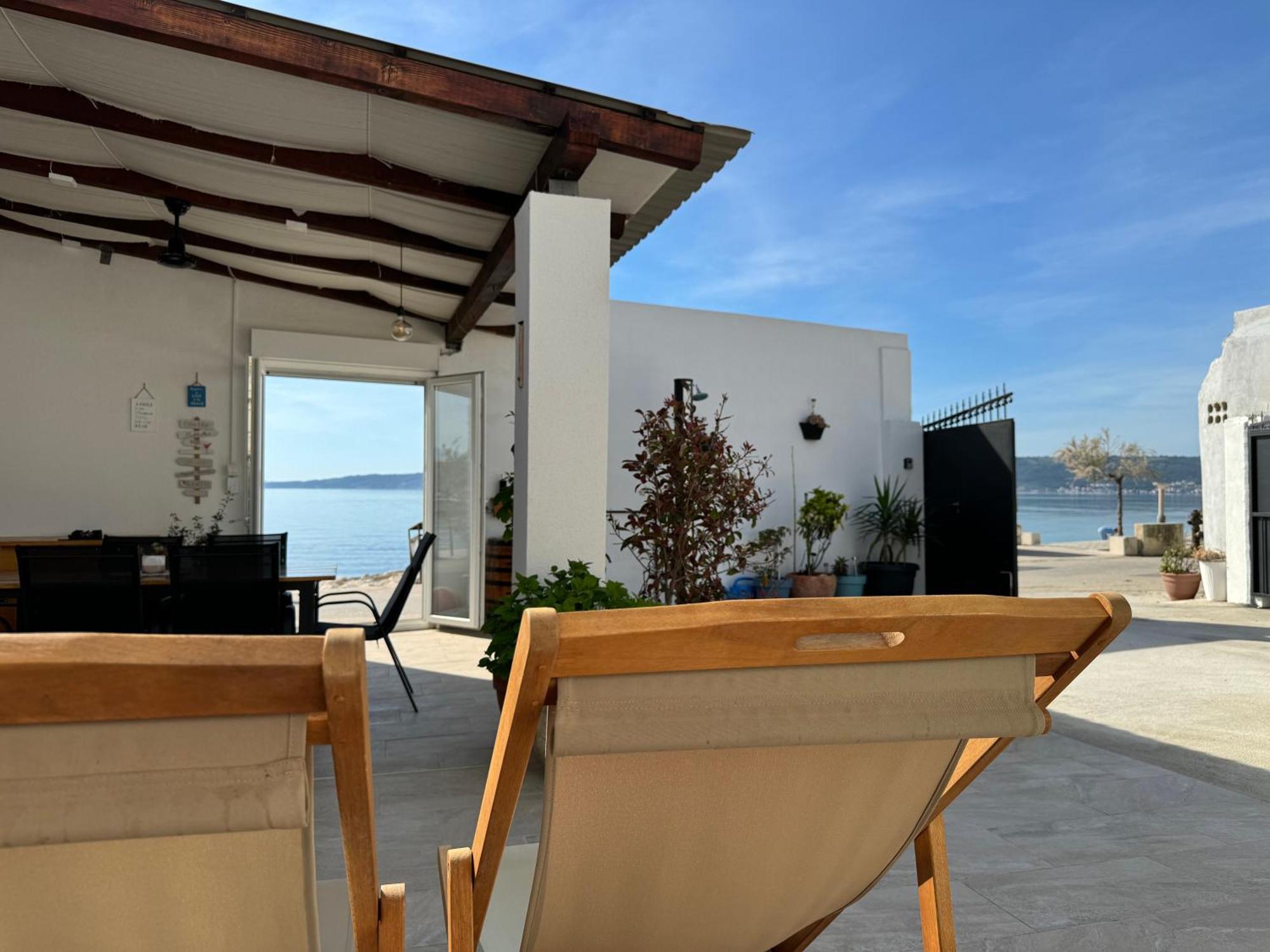 Beach House Oasis Villa Livak Каштела Экстерьер фото