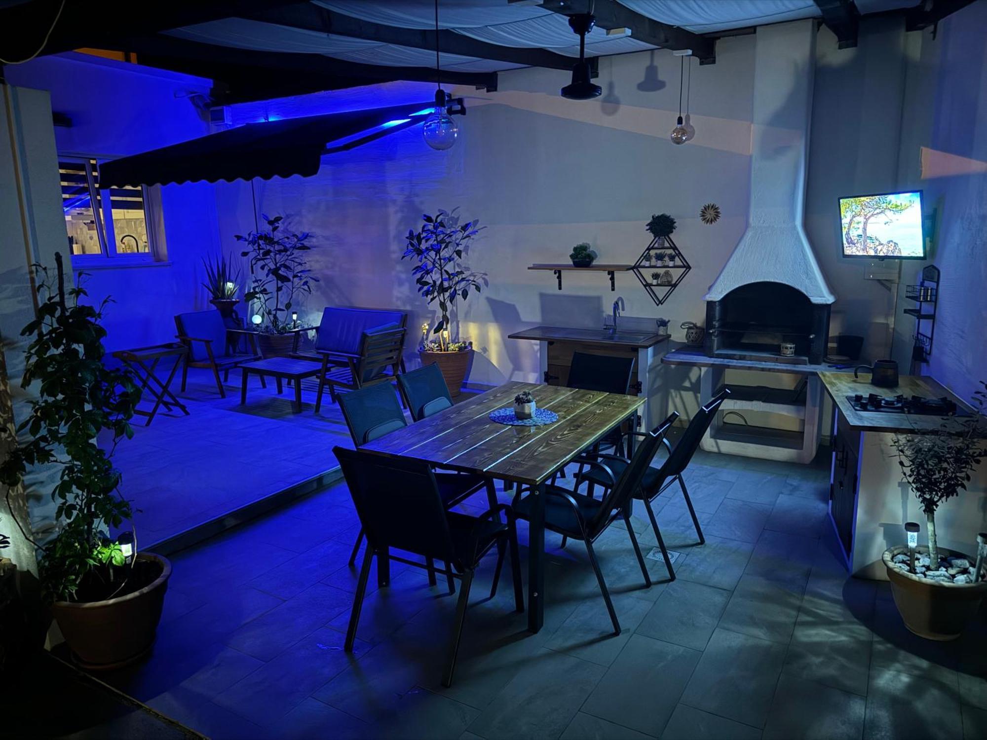 Beach House Oasis Villa Livak Каштела Экстерьер фото