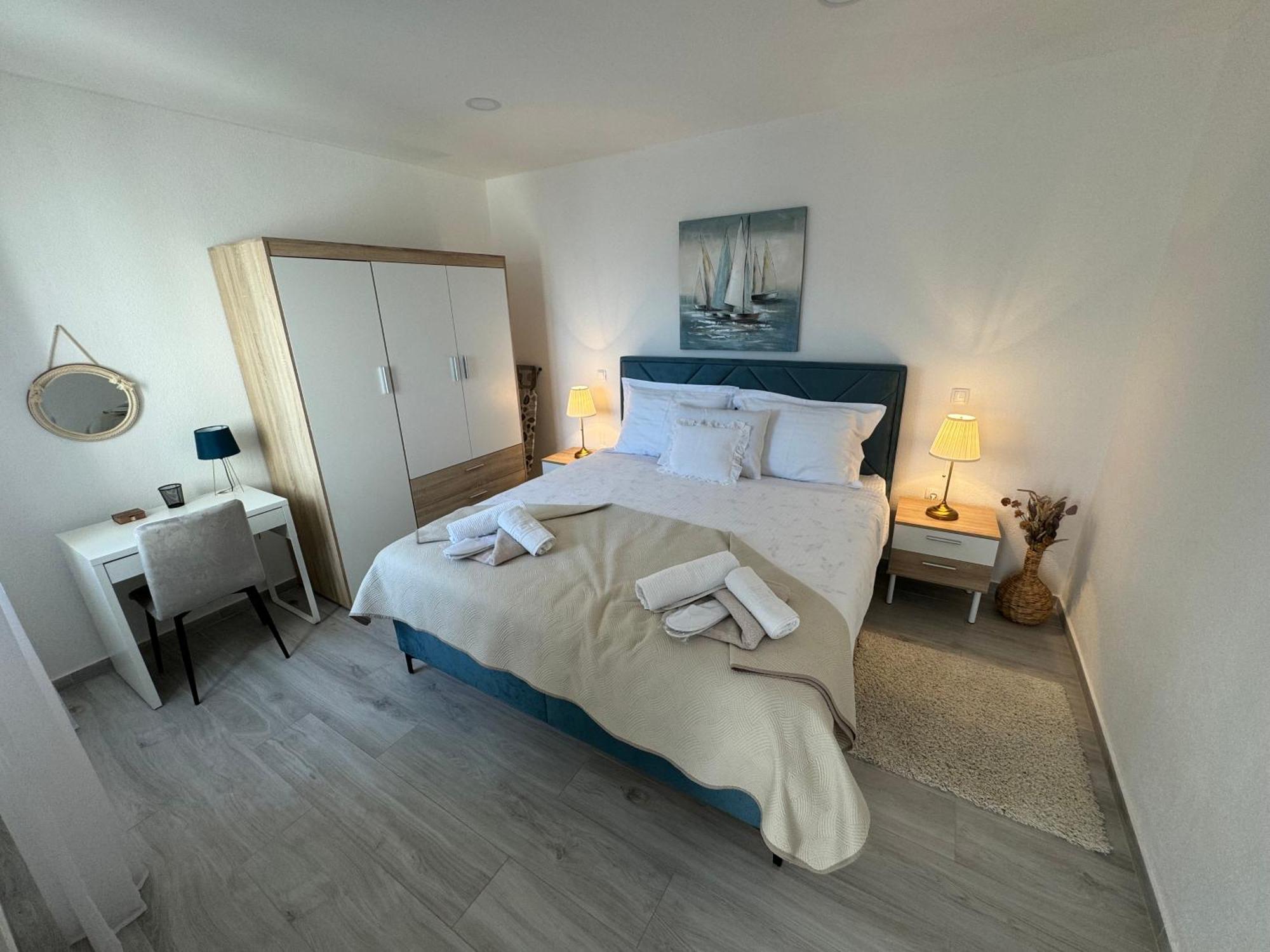 Beach House Oasis Villa Livak Каштела Экстерьер фото