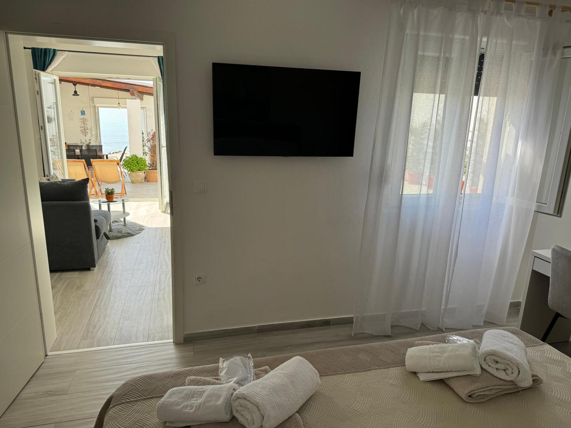 Beach House Oasis Villa Livak Каштела Экстерьер фото