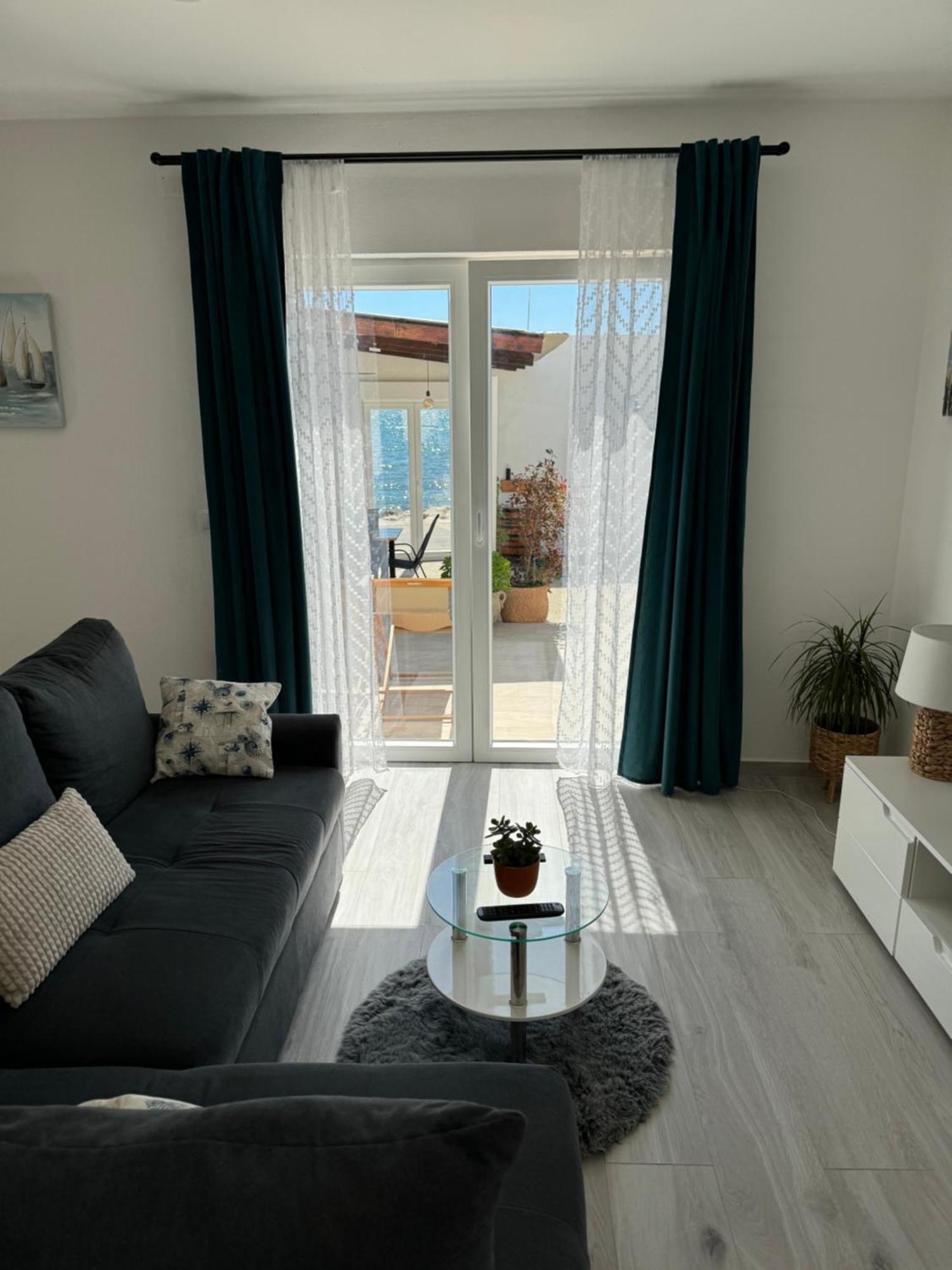 Beach House Oasis Villa Livak Каштела Экстерьер фото