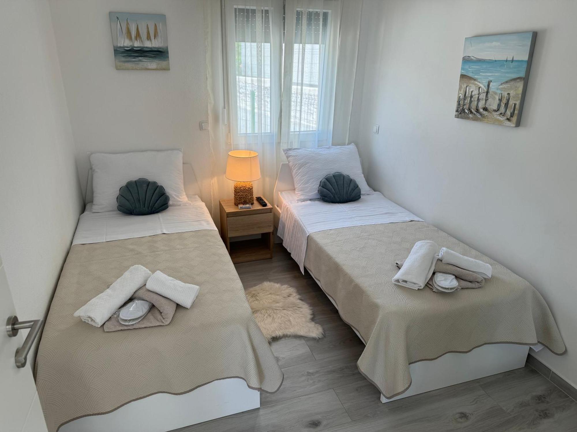 Beach House Oasis Villa Livak Каштела Экстерьер фото