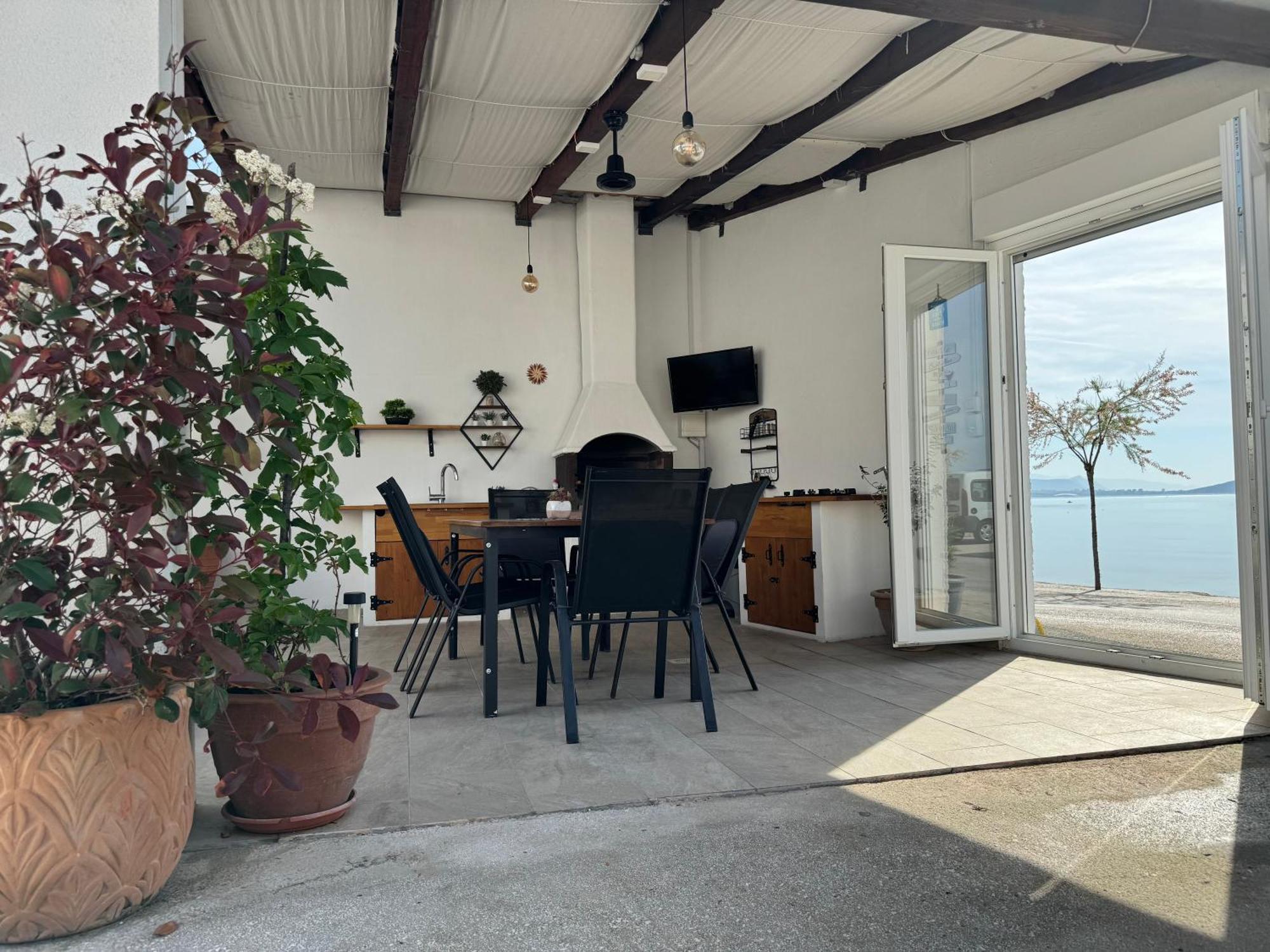 Beach House Oasis Villa Livak Каштела Экстерьер фото