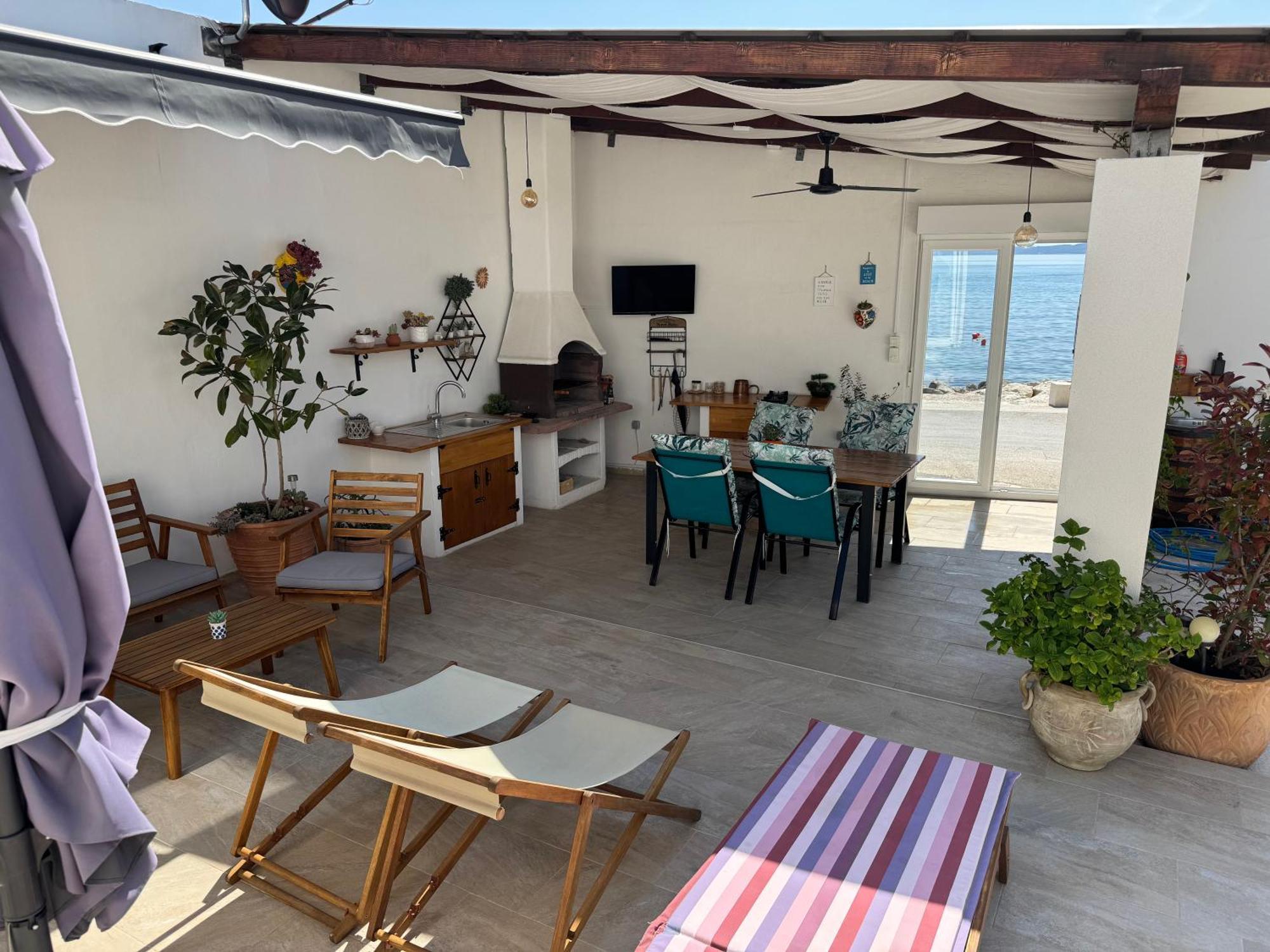 Beach House Oasis Villa Livak Каштела Экстерьер фото